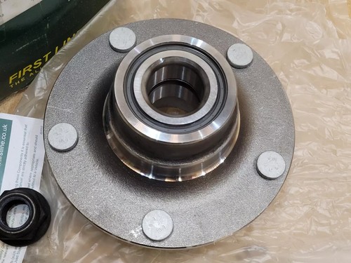 Rear wheel bearing hub for - hub,